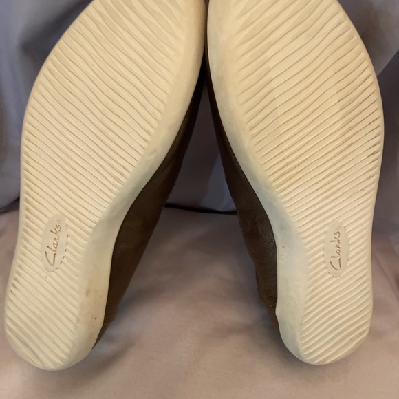 Clarks women’sGolden Brown  ballet flats size 7 1/2 - Picture 10 of 11